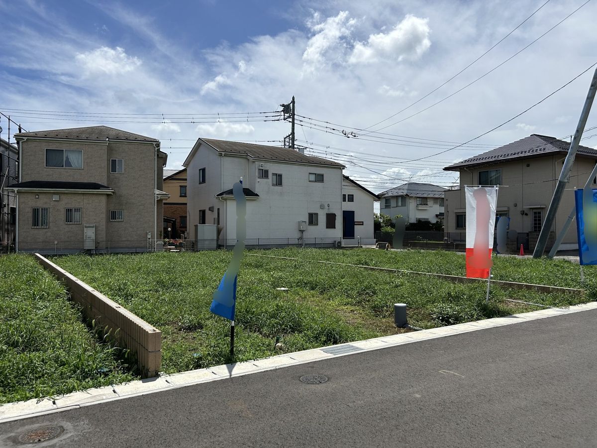 前面道路含む外観