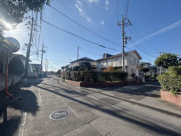 流山市駒木台 古家付土地 前面道路含む外観 前面道路含む外観