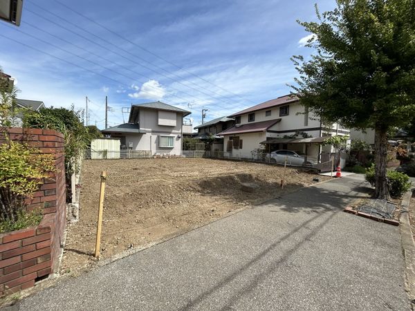 前面道路含む外観