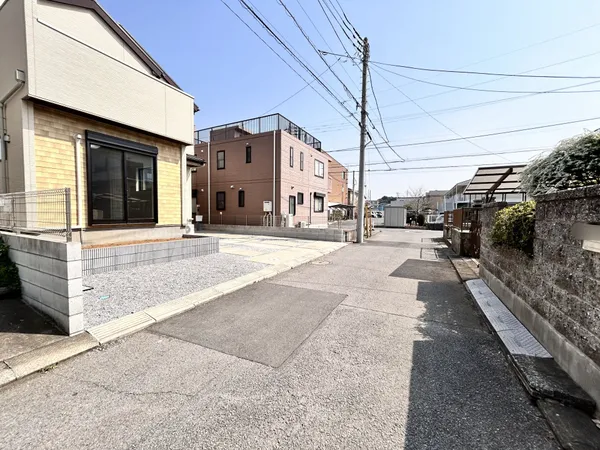 前面道路を含む外観