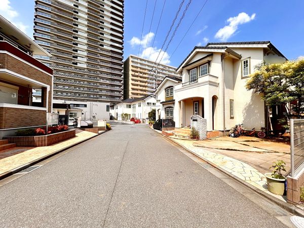 柏市若柴 戸建 前面道路含む外観 柏市若柴 戸建 前面道路含む外観