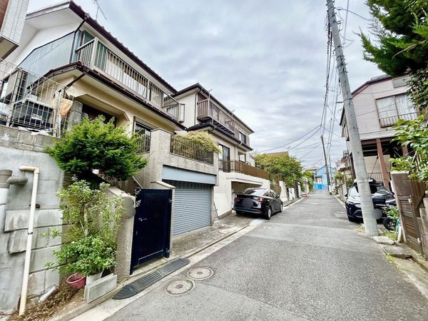 港南区東永谷3丁目 土地 前面道路含む外観