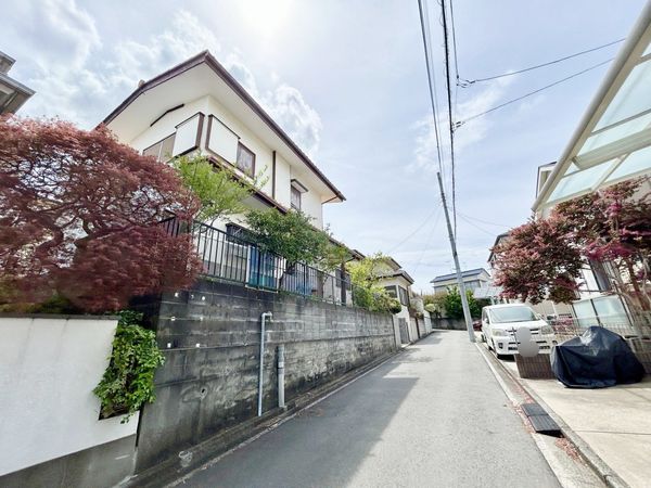 港南区芹が谷5丁目 土地 前面道路含む外観