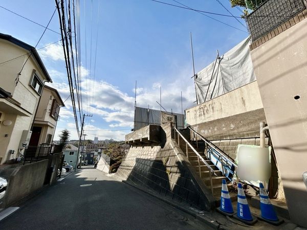 港南区笹下3丁目 土地 A区画 前面道路含む外観