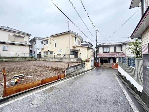 前面道路含む外観