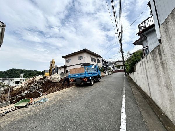 前面道路含む外観