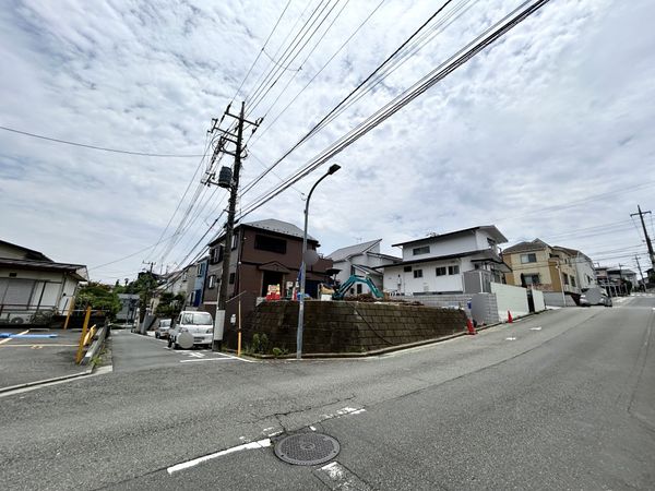 前面道路含む外観
