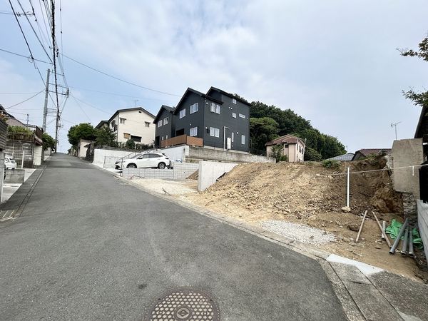 前面道路含む外観
