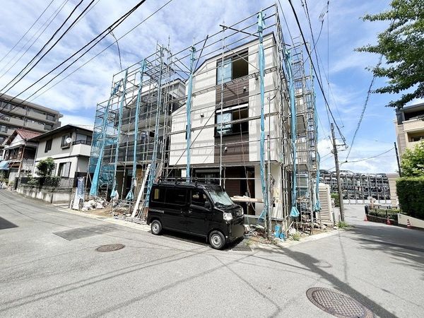 前面道路含む外観