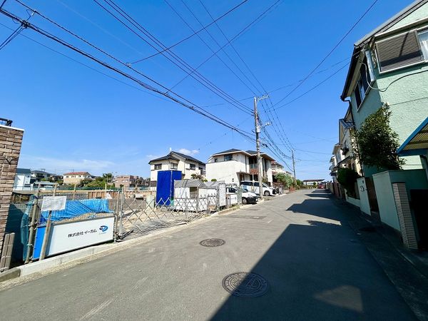 前面道路含む外観