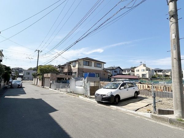 前面道路含む外観