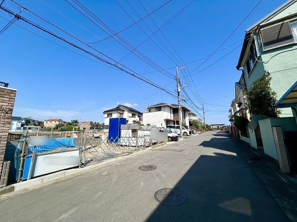 前面道路含む外観