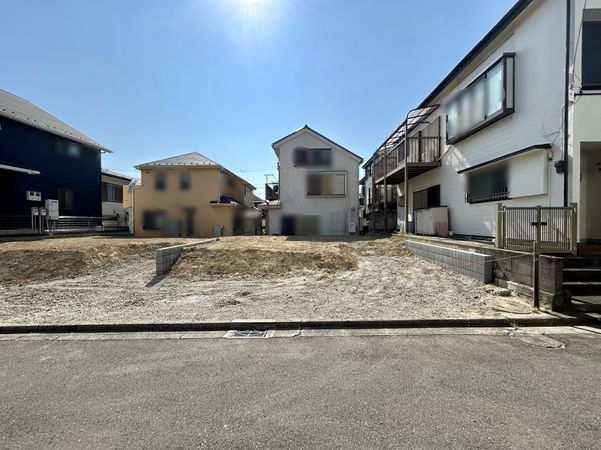 港南区笹下3丁目 新築戸建 2号棟 前面道路含む外観