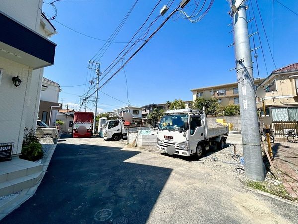 前面道路含む外観