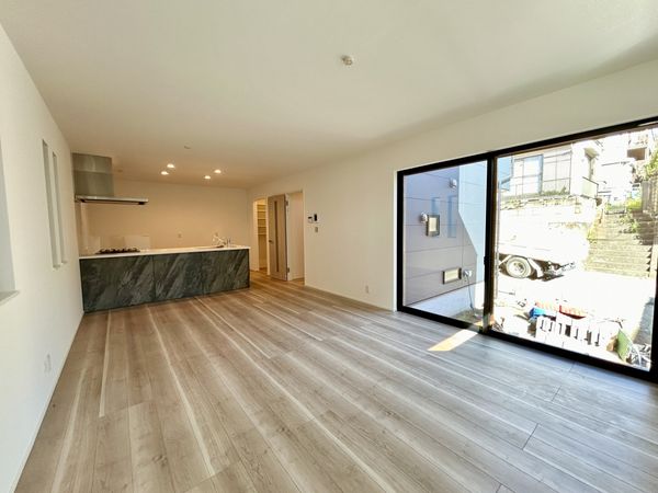 磯子区岡村5丁目 新築戸建 2号棟 リビング