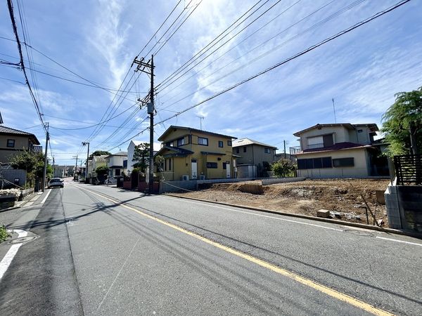前面道路含む外観
