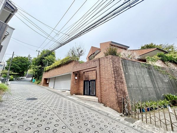 前面道路含む外観