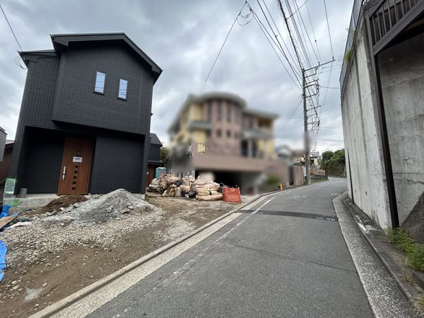 前面道路含む外観