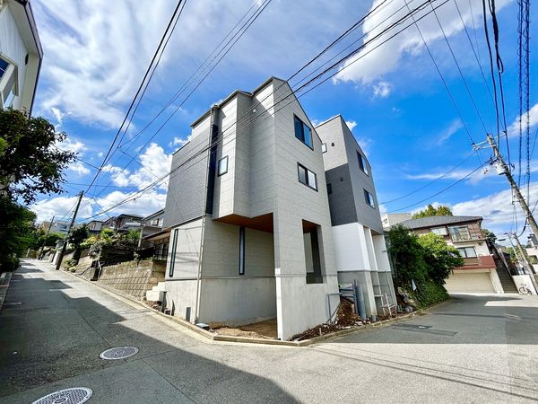 前面道路含む外観
