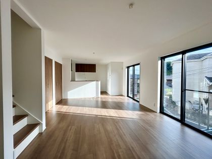 港南区笹下6丁目 新築戸建 リビング