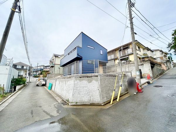 前面道路含む外観