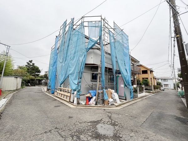前面道路含む外観