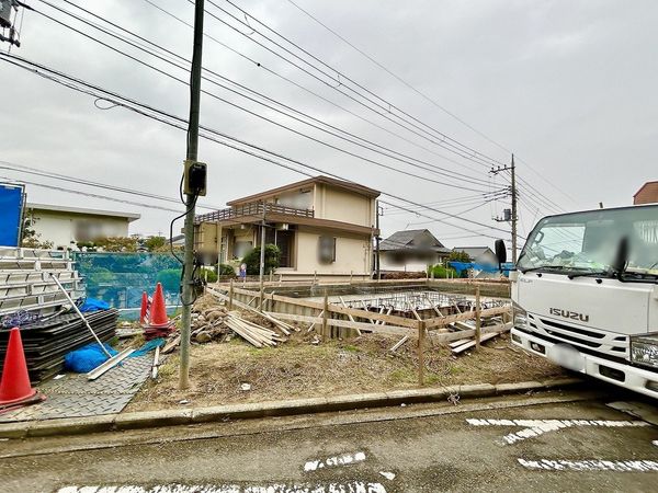 磯子区森が丘1丁目 新築戸建 A号棟 前面道路含む外観 前面道路含む外観