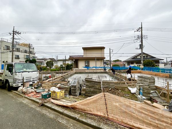 磯子区森が丘1丁目 新築戸建 B号棟 前面道路含む外観 前面道路含む外観