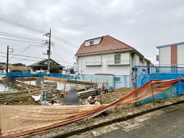 磯子区森が丘1丁目 新築戸建 C号棟 前面道路含む外観 磯子区森が丘1丁目 新築戸建 C号棟 前面道路含む外観