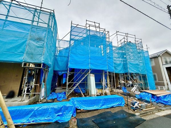 磯子区岡村1丁目 新築戸建 3号棟 前面道路含む外観 前面道路含む外観