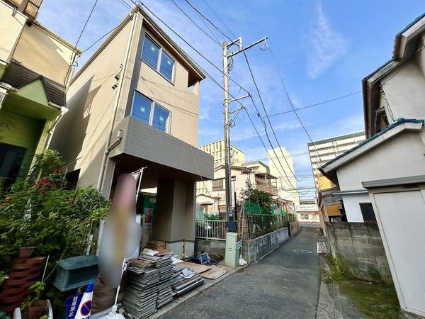 磯子区森2丁目 新築戸建 前面道路含む外観 前面道路含む外観