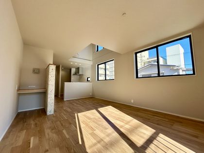 磯子区森2丁目 新築戸建 リビング