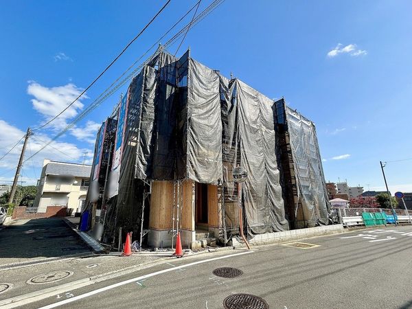 前面道路含む外観