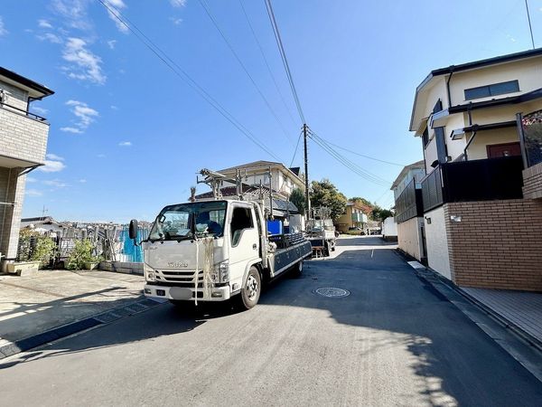 前面道路含む外観