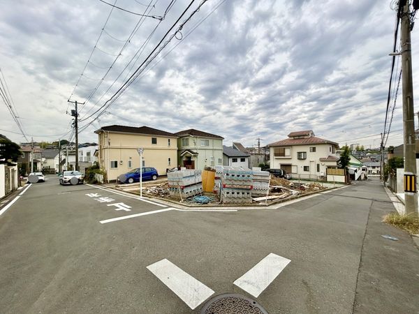 前面道路含む外観