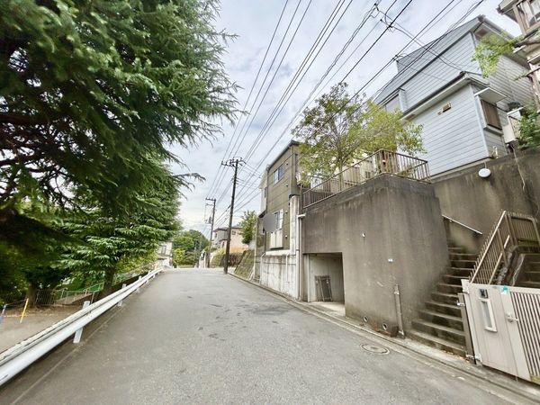 港南区港南3丁目 戸建 前面道路含む外観