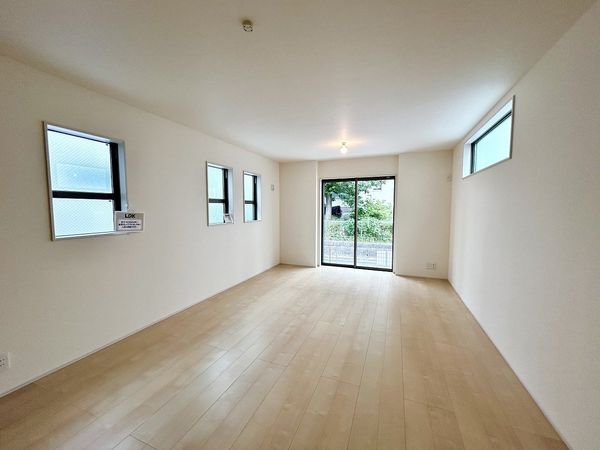 南区別所中里台 新築戸建 2号棟 リビング