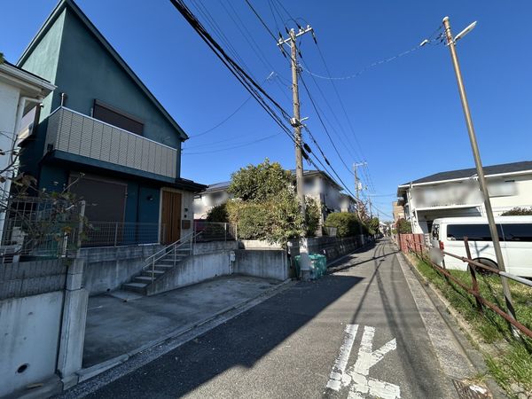 前面道路含む外観