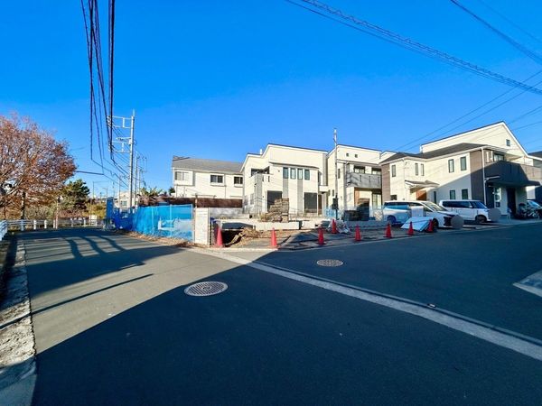 南区別所7丁目 新築戸建 2号棟 前面道路含む外観 前面道路含む外観