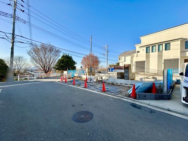 南区別所7丁目 新築戸建 3号棟 前面道路含む外観 前面道路含む外観
