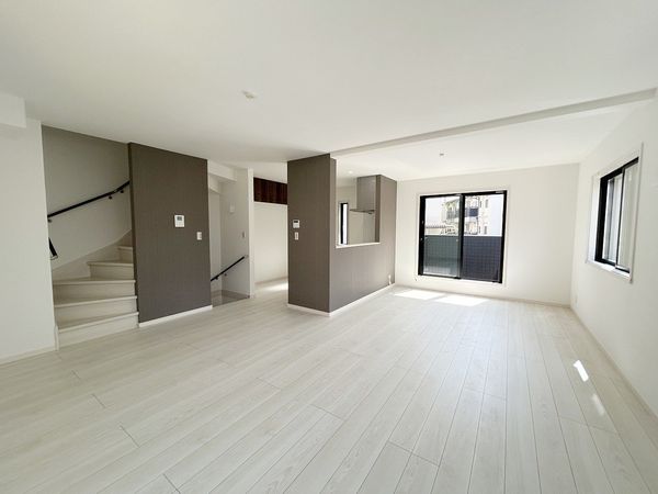 港南区芹が谷1丁目 新築戸建B号棟 リビング