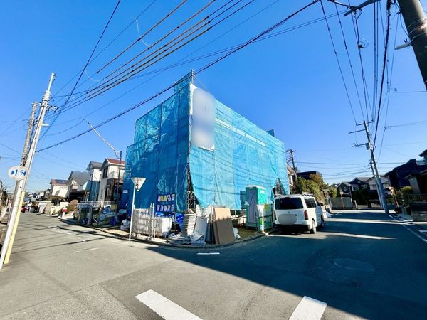 磯子区磯子6丁目 新築戸建 1号棟 前面道路含む外観 磯子区磯子6丁目 新築戸建 1号棟 前面道路含む外観