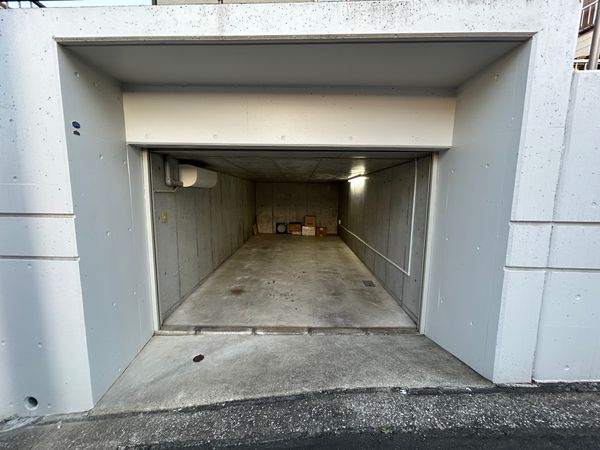 港南区芹が谷3丁目 戸建 駐車場