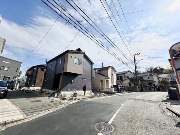港南区上永谷5丁目 新築戸建 2号棟 前面道路含む外観