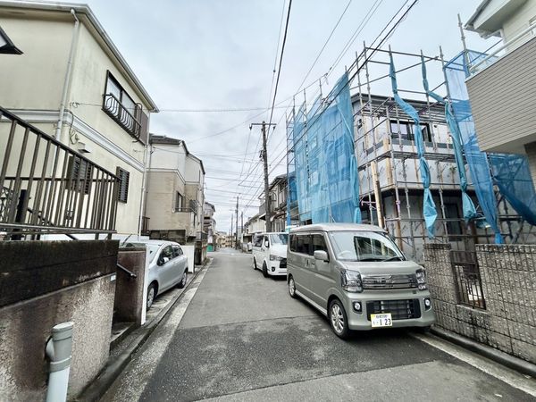 港南区東永谷1丁目 新築戸建 前面道路含む外観