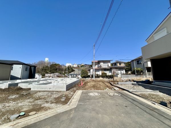 港南区笹下2丁目 新築戸建 24号棟 前面道路含む外観