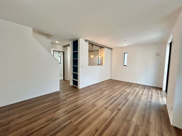 港南区笹下2丁目 新築戸建 28号棟 リビング