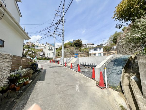 南区中里4丁目 新築戸建 6号棟 前面道路含む外観 前面道路含む外観