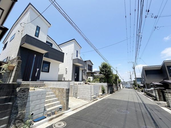 前面道路含む外観