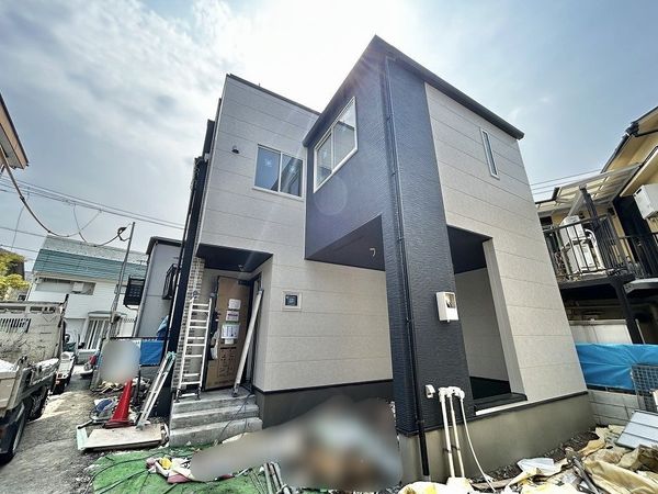 港南区上大岡東2丁目 新築戸建1号棟 前面道路含む外観 港南区上大岡東2丁目 新築戸建1号棟 前面道路含む外観